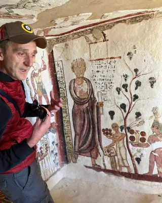 Aravecchia in front of wall painting