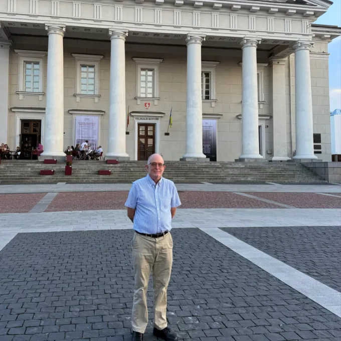 Tim Moore standing in front of a columned building in Vilinus