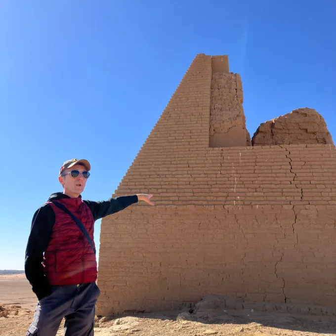 Aravecchia pointing to a wall in the desert