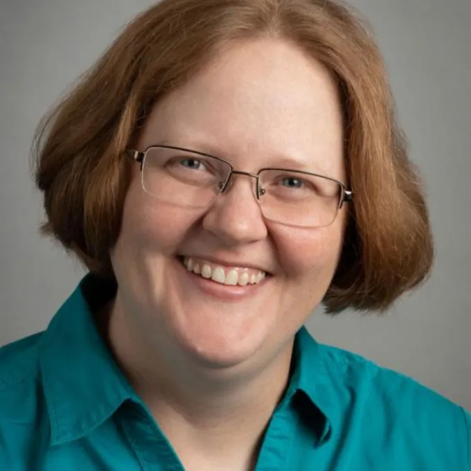 Regina Loehr headshot